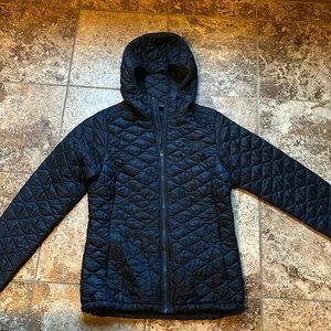 Light north face puffer jacket